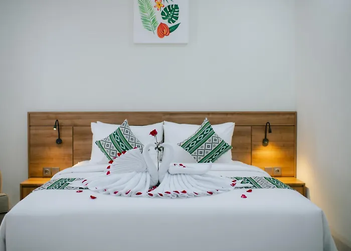 Sadira Co-living - Seminyak 招待所 科洛布坎
