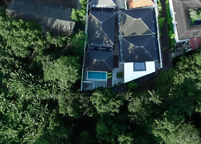 Sadira Co-living - Seminyak 招待所