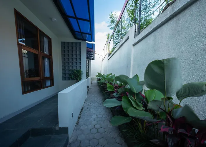 Sadira Co-living - Seminyak 招待所 科洛布坎