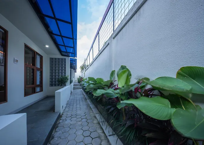 Sadira Co-living - Seminyak 招待所 4*