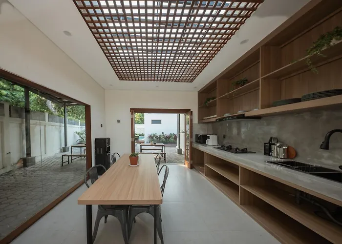 Sadira Co-living - Seminyak 4* 科洛布坎